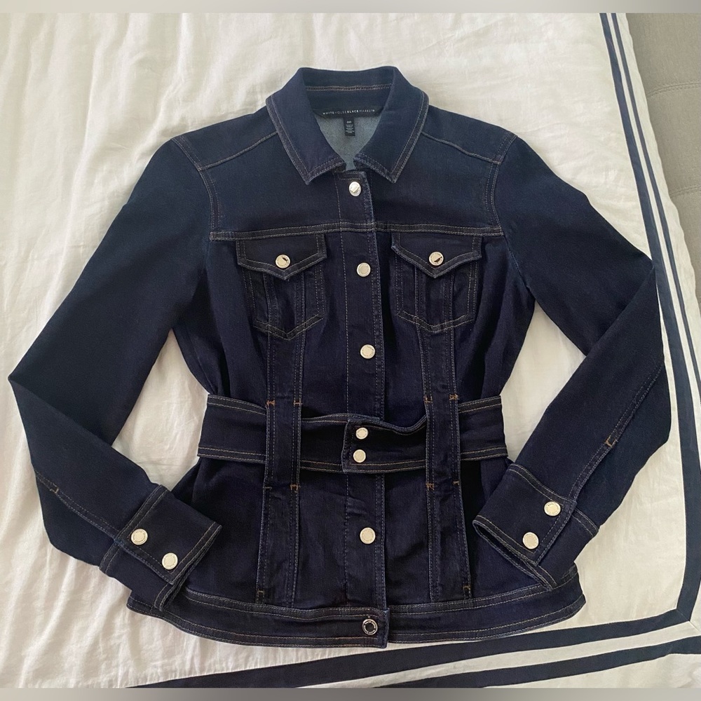 WHITE HOUSE BLACK MARKET FITTED BELTED DARK WASH DENIM JACKET